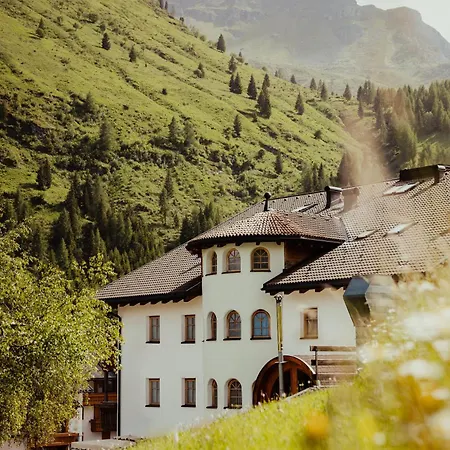 Alpenrose فندق 3*