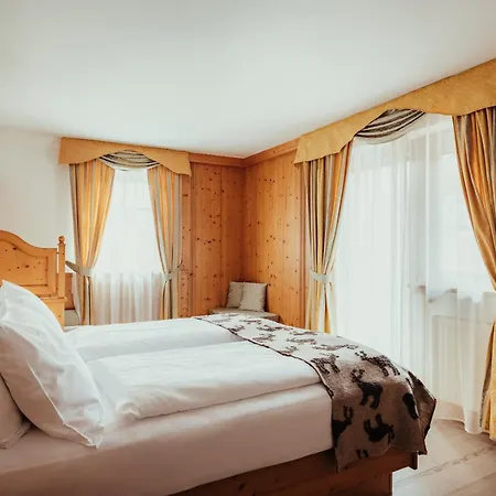 Alpenrose Hotel 3*