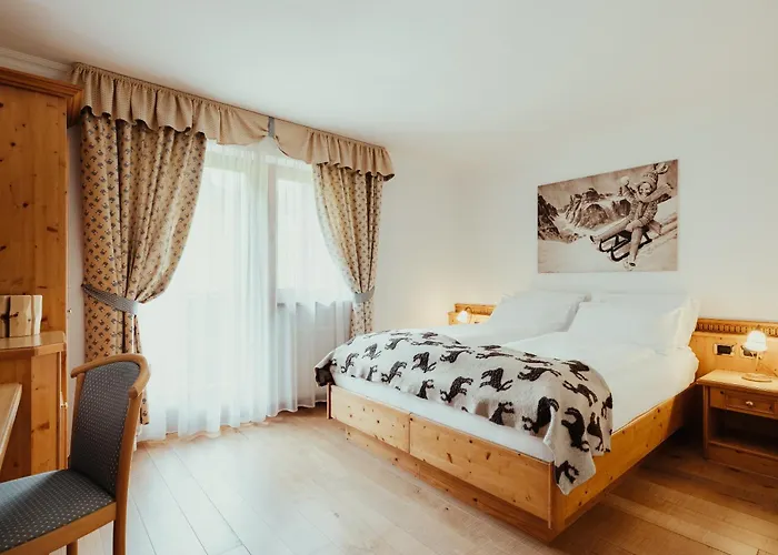 ホテル アルペンローゼ アラッバ