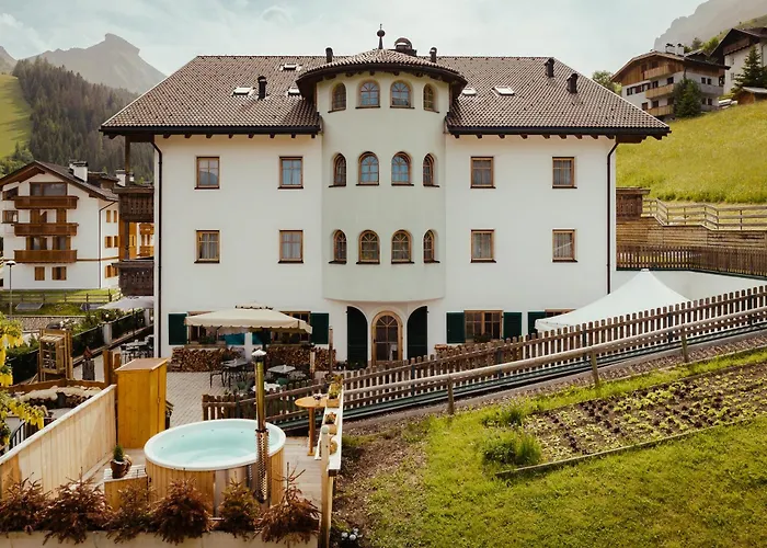 Alpenrose Otel 3*